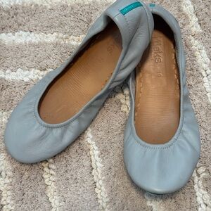 Stylish Tieks Gray Women's Flats size 10